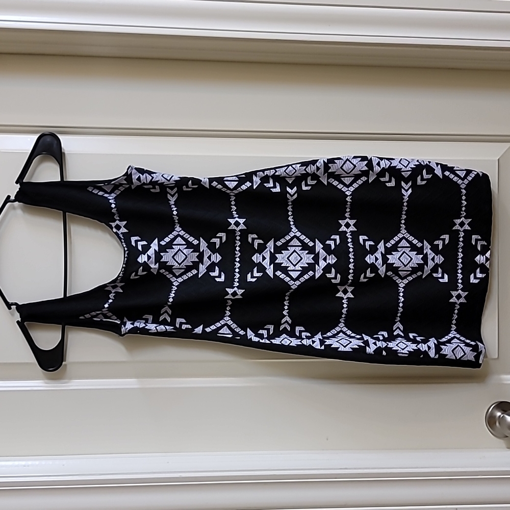 Xhilaration patterned black & white dress. Stretch mini. Size S/P